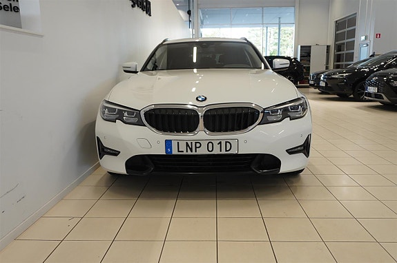 BMW 330e 4 of 12