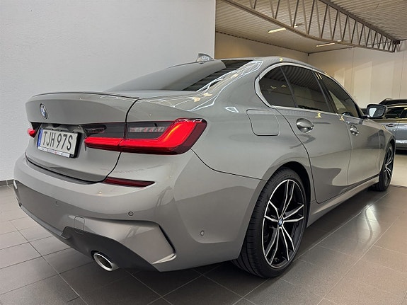 BMW 320 3 of 24