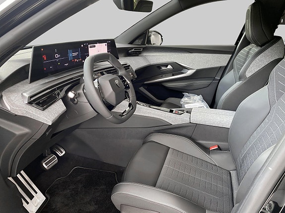 Peugeot 5008 8 of 17