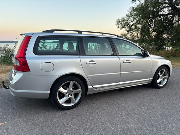 Volvo V70 3 of 6