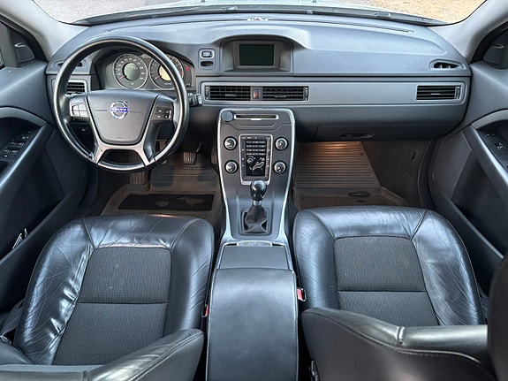 Volvo V70 5 of 6