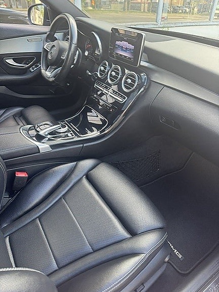 Mercedes-Benz C220 d 2 of 8
