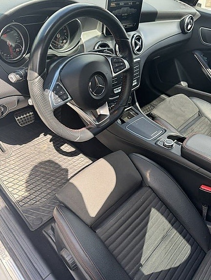 Mercedes-Benz CLA200 7 of 9