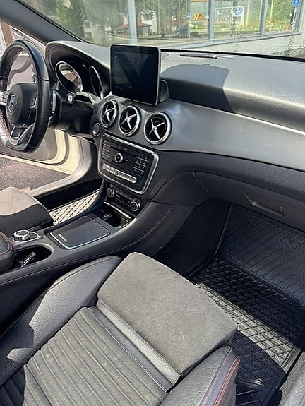 Mercedes-Benz CLA200 9 of 9