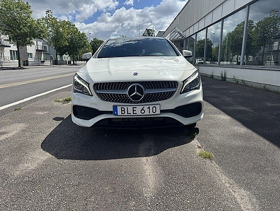 Mercedes-Benz CLA200 2 of 9