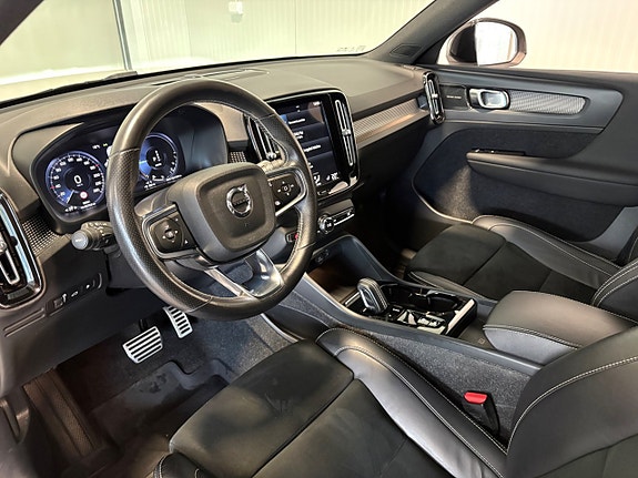 Volvo XC40 8 of 27