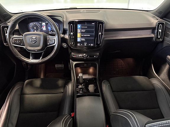 Volvo XC40 12 of 27