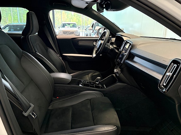 Volvo XC40 14 of 27