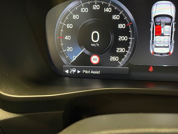Volvo XC40 16 of 27