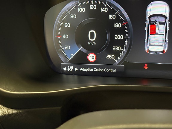 Volvo XC40 17 of 27