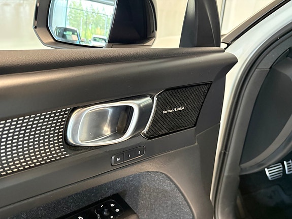 Volvo XC40 10 of 27
