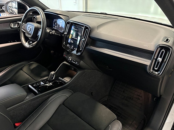 Volvo XC40 13 of 27