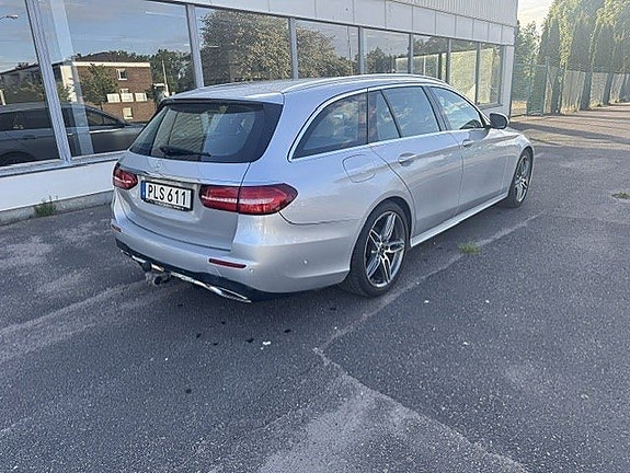 Mercedes-Benz E220 6 of 7