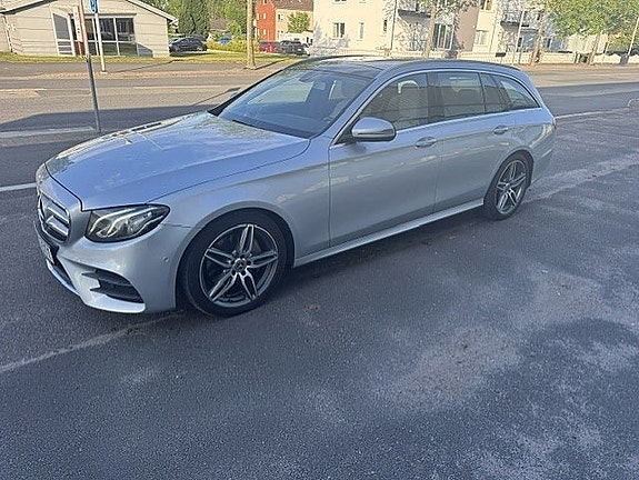 Mercedes-Benz E220 4 of 7