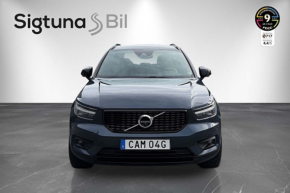 Volvo XC40 2 of 28