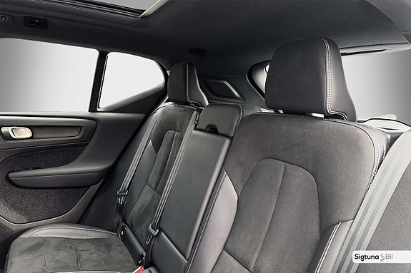 Volvo XC40 14 of 28
