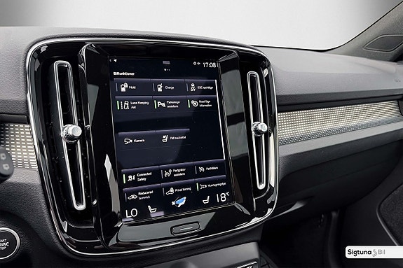 Volvo XC40 24 of 28