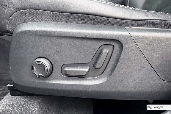 Volvo XC40 12 of 28