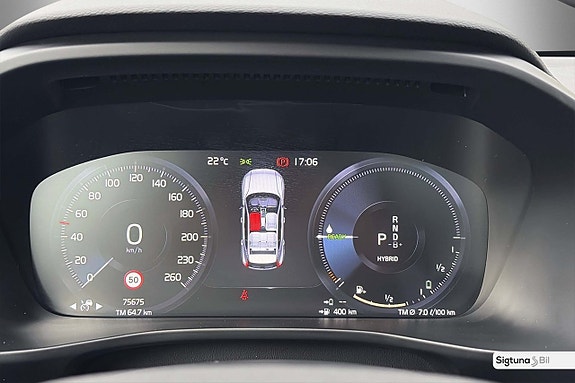 Volvo XC40 17 of 28