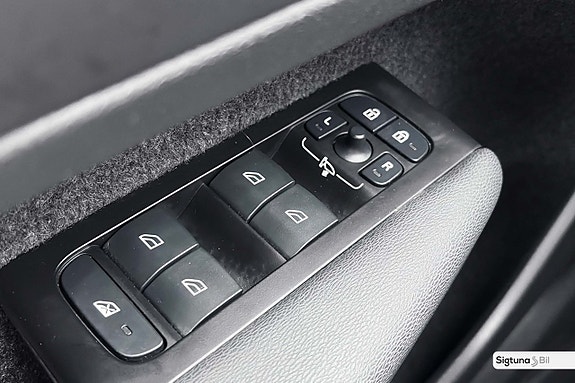 Volvo XC40 28 of 28