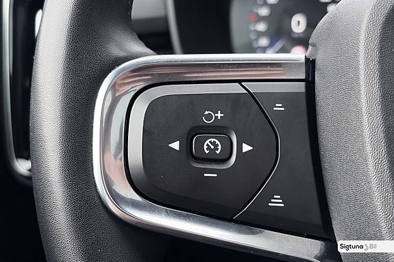 Volvo XC40 19 of 28