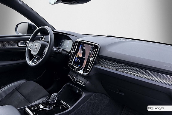 Volvo XC40 16 of 28
