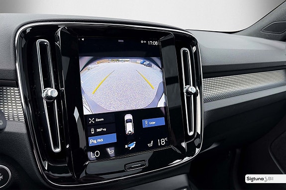 Volvo XC40 23 of 28