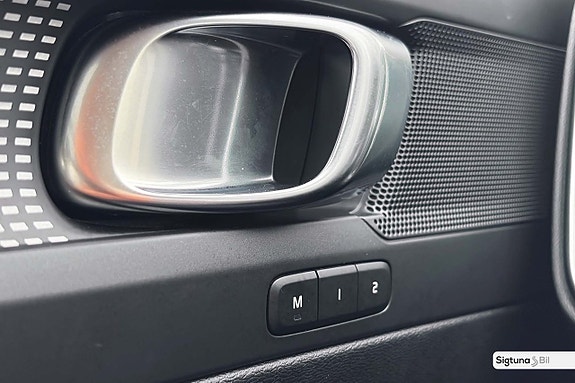 Volvo XC40 27 of 28