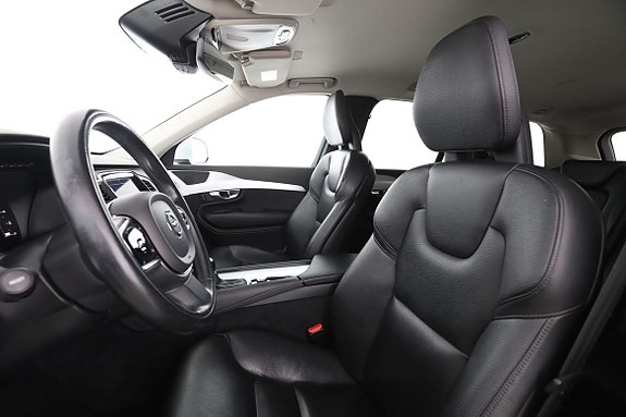 Volvo XC90 11 of 30