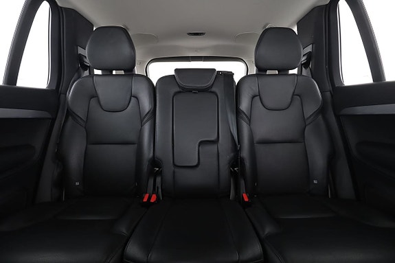 Volvo XC90 16 of 30