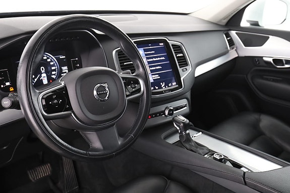 Volvo XC90 12 of 30