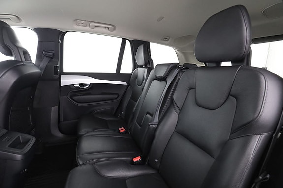 Volvo XC90 15 of 30
