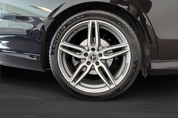 Mercedes-Benz E220 11 of 14