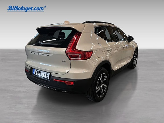 Volvo XC40 6 of 16