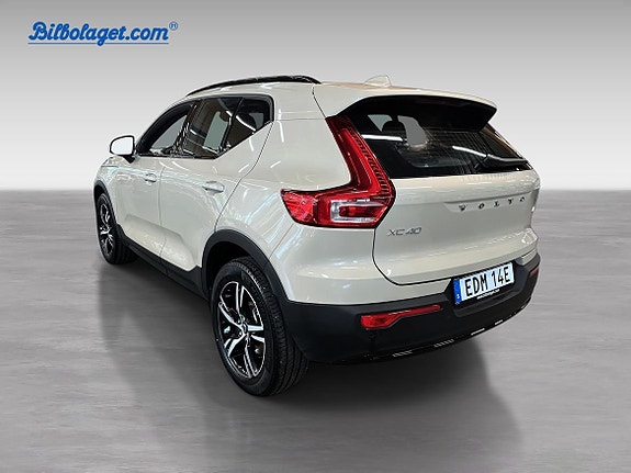 Volvo XC40 8 of 16
