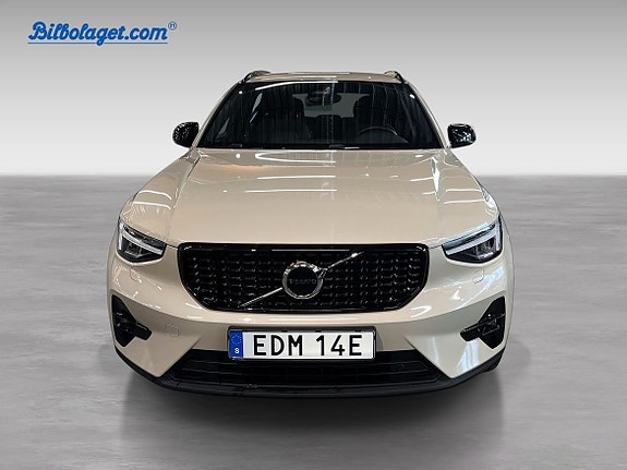 Volvo XC40 3 of 16