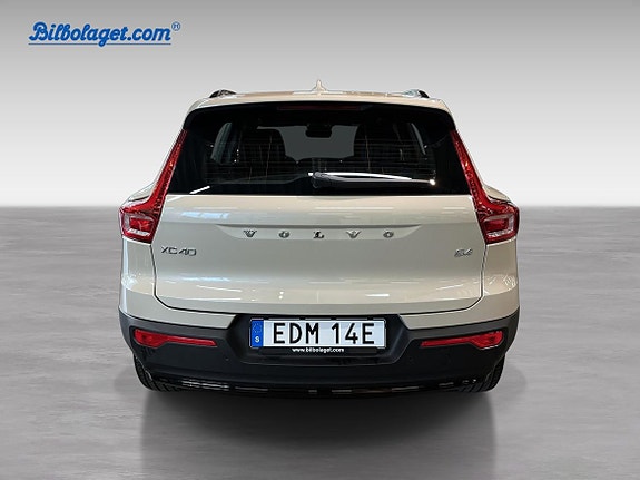Volvo XC40 7 of 16