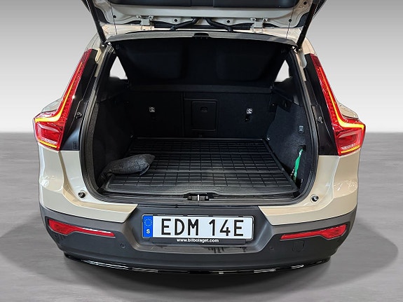 Volvo XC40 11 of 16