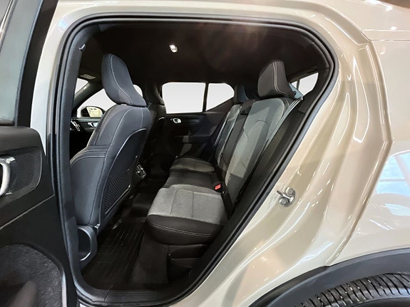 Volvo XC40 10 of 16