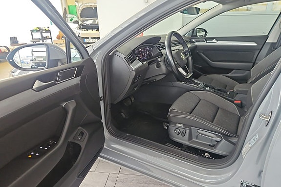Volkswagen Passat 13 of 19