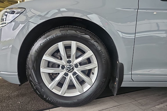 Volkswagen Passat 12 of 19
