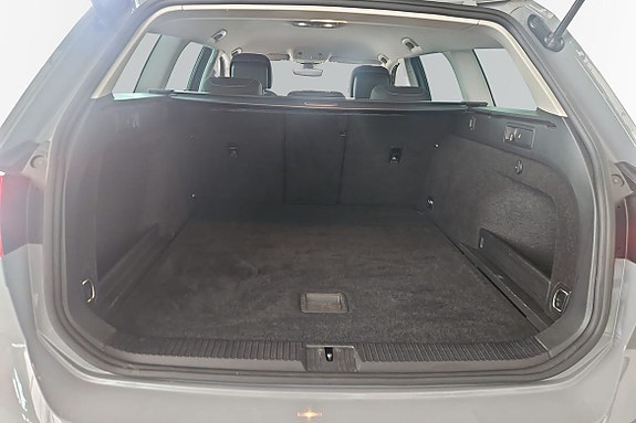 Volkswagen Passat 11 of 19