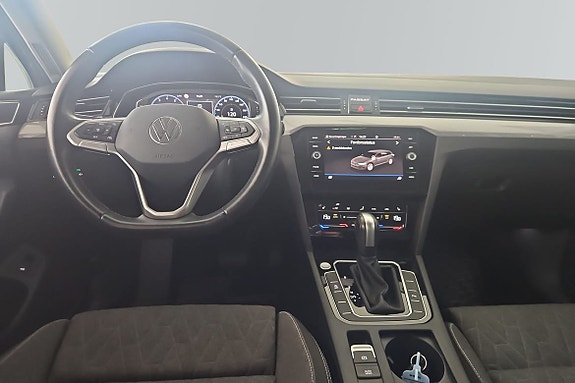 Volkswagen Passat 9 of 19