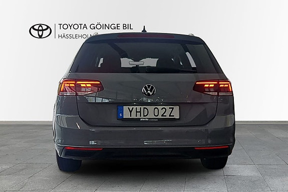 Volkswagen Passat 5 of 19