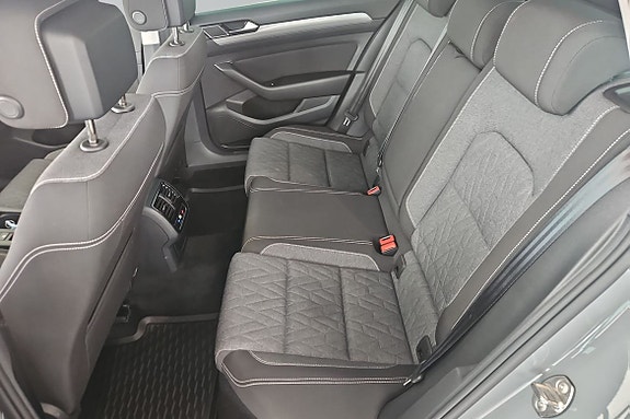 Volkswagen Passat 8 of 19