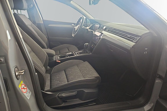 Volkswagen Passat 7 of 19