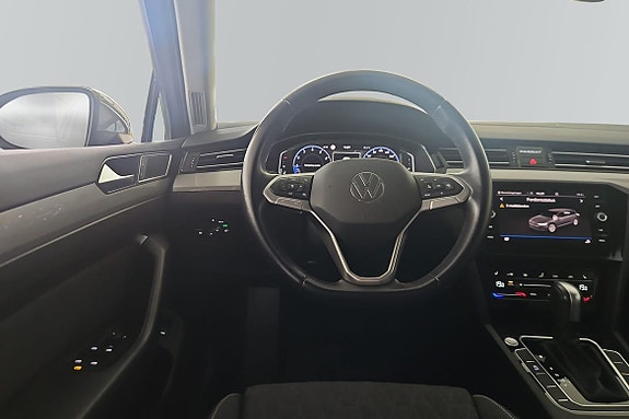 Volkswagen Passat 10 of 19