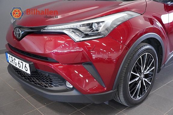 Toyota C-HR 2 of 30