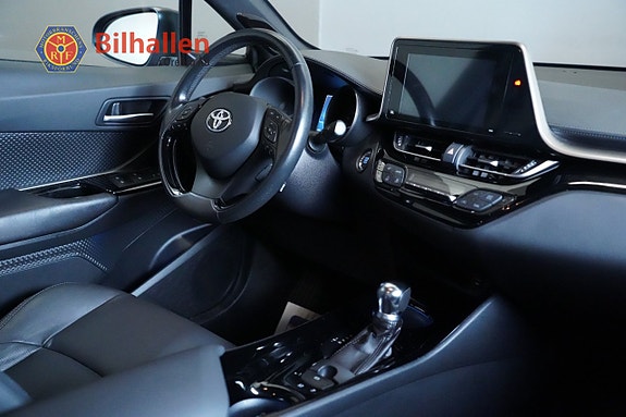 Toyota C-HR 8 of 30