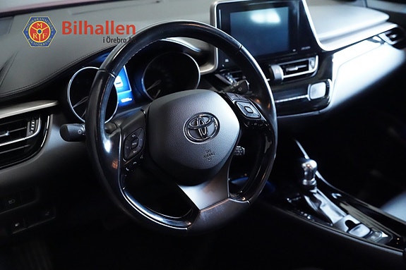 Toyota C-HR 15 of 30